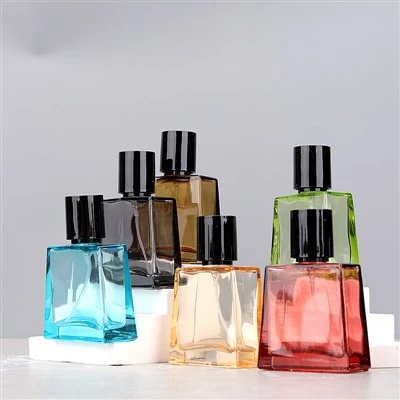 Bouteilles de parfum vides mignons